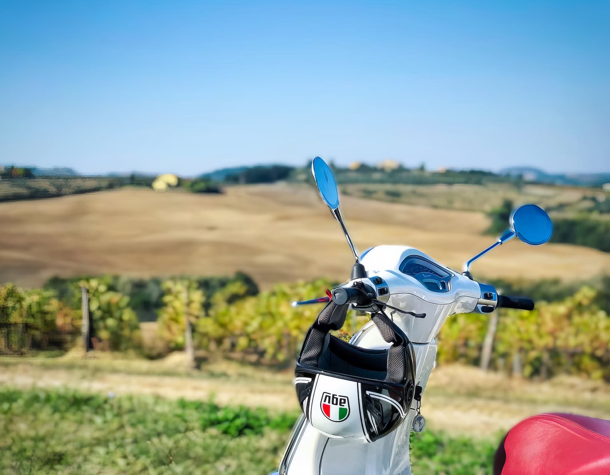 Tour in Vespa nel Chianti con Pranzo in Cantina e Degustazione di Vini